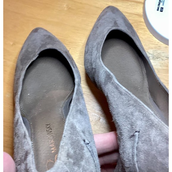 B Makowsky Women's Tan Suede Low Heel Classic Pumps Size 7 - Picture 14 of 14